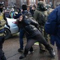 Lov na migrante: Američka migraciona služba naoružava agente elektrošok rukavicama (video)