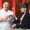 Direktoru Tesla laboratorije Alesiju uručen Tesla diplomatski pasoš u Beogradu