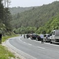 Prve fotografije teške nesreće kod Zlatibora: Poginuo motociklista, saobraćaj obustavljen (foto)