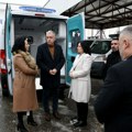 "Zdravstveni sistem okosnica opstanka Srba na Kosovu": Elek sa saradnicima posetio Gračanicu: Novo ambulantno vozilo za Hitnu…