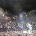 Jelena Rozga SVA U BELOM zablistala u rodnom Splitu: Priredila ISTORIJSKI KONCERT pred 70 HILJADA ljudi