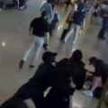 Svetska šampionka pretukla svog dečka! Isplivao snimak nasilja čuvene sportistkinje na aerodromu, ljudi u neverici gledali…