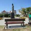 Nove klupe na Trgu Jovana Ristića