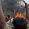 Premijer Nepala podneo ostavku, nakon što mu je zapaljena kuća Demonstranti napravili haos (foto)