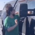 Пас се закључао у ауту, а власница га правила љубоморним: Због онога што се десило, милион и по људи вришти од смеха