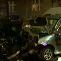 Prve slike stravičnog udesa u Kneza Miloša: Automobili zgužvani, povređene dve osobe