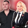 Brena sa sinom na brodu! Viktor se skinuo do pojasa, a svi gledaju kako se folk diva štiti od jakog sunca (FOTO)