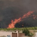 Požari u Grčkoj: Spaseno 12 ljudi, u gašenju učestvuju avioni i helikopteri