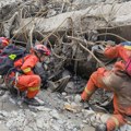 (Video) "Upumpavaju vazduh i hranu u tunele" U toku akcija spasavanja zarobljenih radnika nakon bujice: Više od 3.000…