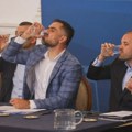 Penzionerima stižu poruke sa pozivom na ručak sa gradonačelnikom Novog Sada: Besplatna hrana, piće i vaučer PIO fonda od 4.800…