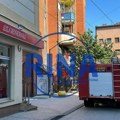Požar u centru Čačka, svi su odmah "izleteli" van objekta: Zapalio se frizerski salon, na lice mesta stigli…