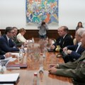 Vučić sa komandantom Komande združenih snaga NATO u Napulju: Srbija da KFOR bude neutralan i proaktivan (foto)