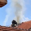 Dimničar pao sa komšijskog dimnjaka, lekari mu se bore za život