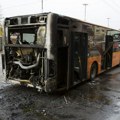 Gori autobus u Beogradu! Vatra progutala pola vozila: Strašan snimak uznemirio sve