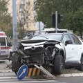 "Tojota" i "mercedes" potpuno smrskani: Detalji stravičnog sudara na Novom Beogradu: Povređene 3 devojke i mladić (foto, video)…
