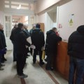 Građani već napravili redove na šalterima za legalizaciju! U Užicu od jutros gužve u zgradi Skupštine grada - očekuje se čak…