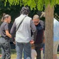 Ova dva pevača među prvima stigli na Džejev grob: Zapalili sveće u tišini, emotivne scene na Novom groblju