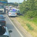 (Foto) Sudar dva vozila kod Meljaka "Škoda" oštećena, policija na licu mesta