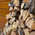 Mnogi drva za ogrev slažu uz kuću, a ne znaju da mogu da naprave katastrofu: Stručnjak ukazao na čestu grešku