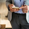 Kritični minerali zarobljeni u mobilnim telefonima u Severnoj Americi vredni oko 2,2 milijarde dolara