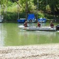 Misteriozan prizor na Tamišu! Ugledali ovo na obali i odmah se zapitali šta se dešava: Izgleda kao...