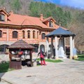 Kako izgleda život u manastiru u Srbiji dok se spremaju za najveći hrišćanski praznik