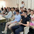 Sremska Mitrovica: Đacima generacije diploma i - 20.000 dinara