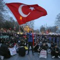 Turska: Policija uhapsila 43 demonstranta u centru Istanbula; Erdogan: Demonstranti su zlo