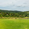 Tuga! Mesto na Fruškoj Gori uprkos bajkovitoj lokaciji izumire, sve je više praznih kuća