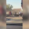 Jeziva nesreća između Batajnice i Ugrinovaca: Vozilo potpuno smrskano, mladić izvučen iz kola polu živ (uznemirujući video)…
