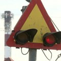 Upozorenje Infrastrukture železnice Srbije: Vozači u Železniku zaobilaze spuštene branike, ugrožavaju živote ljudi