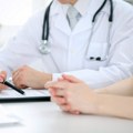 Онколог упозорава старије од 50: "Овај симптом не игноришите, може да буде знак рака"