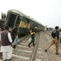 Pakistan:Najmanje 4 osobe poginule, 30 povređeno kada je putnički voz iskočio iz šina