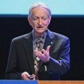 Nobelovac i "kum" veštačke inteligencije tvrdi: Mogla bi da nas uništi u narednih 10 godina