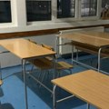 Učiteljica suspendovana jer je povukla dete za kapuljaču Kolektiv OŠ "Braća Jerković obustavio nastavu u znak podrške…