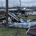 Dvoje poginulih, najmanje 39 osoba povređeno, kuće oštećene: Tornado pogodio tri američke države