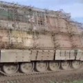 Kornjača oklop postaje redovan na ruskim tenkovima u Ukrajini: Neprobojna skalamerija od čelika čuva posadu! (video)