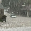Hitno upozorenje: Na snazi crveni meteo-alarm; Snažno nevreme u Srbiji: Reke na ulicama, grad... FOTO/VIDEO