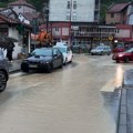 Mrak usred bela dana! Nevreme u Srbiji počelo, evo gde kiša već pljušti, grmi i seva: Na autoputu se mili (video)