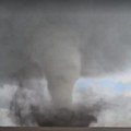 Tornado pogodio Kinu: Jedna osoba poginula, više desetina povređeno (video)