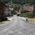 Asfaltiran krak ulice Druge proleterske brigade u naselju Lug u Crnjevu (VIDEO)
