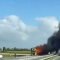 Obustavljen saobraćaj na: Auto-putu Stravična saobraćajna nesreća kod naplatne rampe u smeru Novi Sad-Beograd