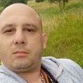 Ovo je osumnjičeni za ubistvo u psihijatrijskoj bolnici: Slobodno šetao, pio po kafanama, snimao nasilje