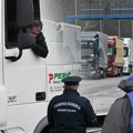 Uživo blokada graničnih prelaza u podne! Snimili smo kamiondžije, pogledajte ogromnu kolonu: "Proći će samo ove 3 stvari"…
