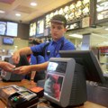 Mekdonalds i Burger King u ovoj zemlji blizu Srbije traži na stotine radnika, plate preko 1.400 evra: Evo kako dobiti radnu…