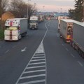 Formira se kolona kod Šida, saobraćaj obustavljen za teretnjake