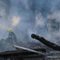 U pepelu i čađi tragedije - čudo! Goreo krov kuće u Bečeju, vatra sve uništila, ali ne i nju