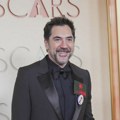 "I 2003. sam ga nosio": Šta piše na crvenom bedžu Havijera Bardema koji je nosio sinoć na dodeli Oskara?