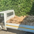 (Foto) Opsadno stanje, policija zaplenjeni materijal iznosi u kamionima! Nezapamćeno hapšenje u Podgorici: Palo 50 osoba u…