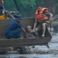 U bujicama u Nepalu i Kini nestalo gotovo 1.500 ljudi, traga se i za desetinama stranaca koji su bili na hodočašću